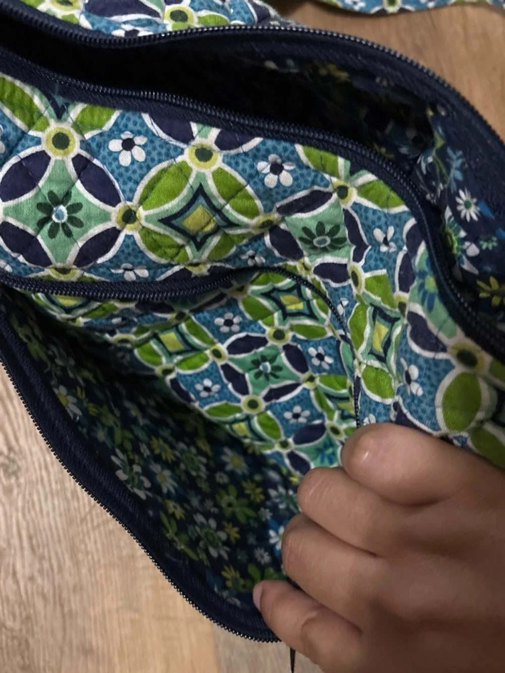 Vera Bradley Daisy Daisy 2008 Shoulder bag, makeup pouch and brush holder